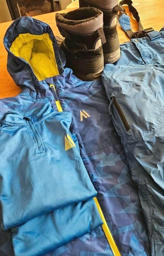Jongens ski kleding set maat 134/140. Skibroek, Alles-in-1, Ophalen of Verzenden, Zo goed als nieuw
