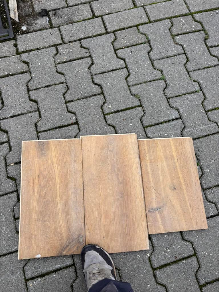 41 m2 eiken multivloer . 22 cm breed 16 mm dik toplaag 5 mm, Gebruikt, 2e hands product geen info bekend, 2e hands product geen info bekend