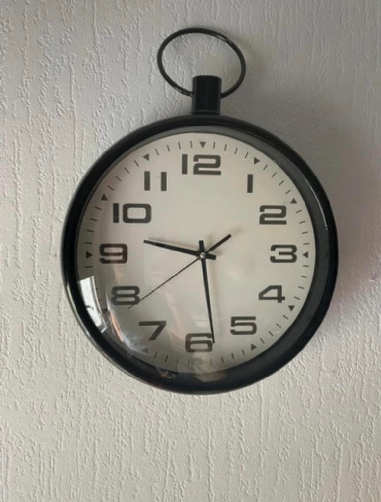 Klok zwart wit, Ophalen of Verzenden, Zo goed als nieuw, Analoog, Wandklok