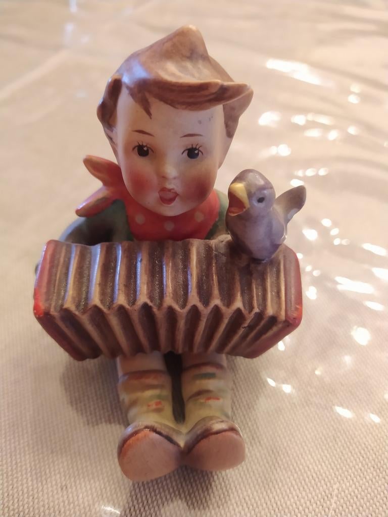 Vintage Jongentje arcordion met vogeltje goebel hummel, Ophalen of Verzenden, Zo goed als nieuw, Hummel