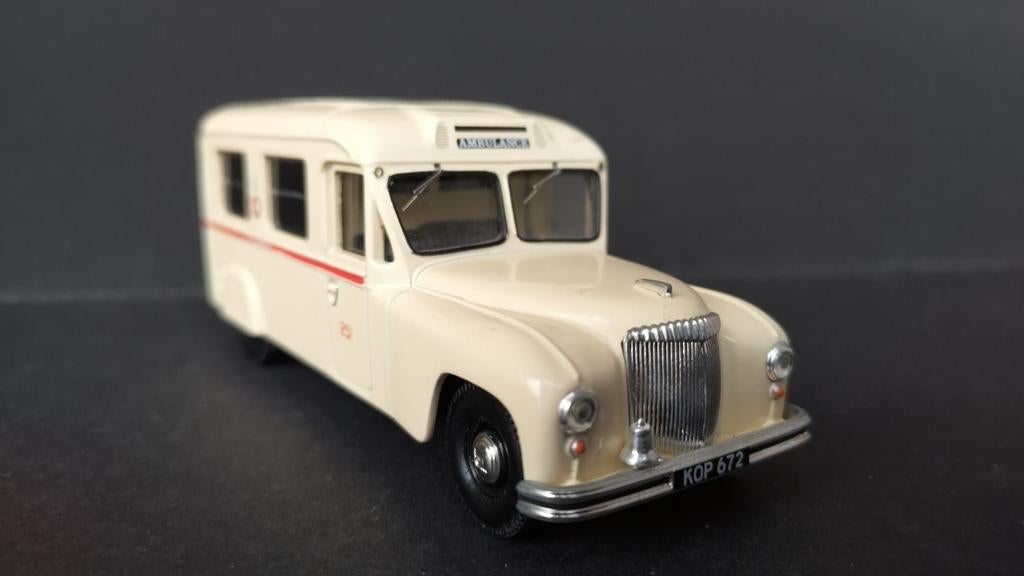 Daimler Ambulance Birmingham 1:43 Corgi Classics Pol, Auto, Corgi, Ophalen of Verzenden, Zo goed als nieuw