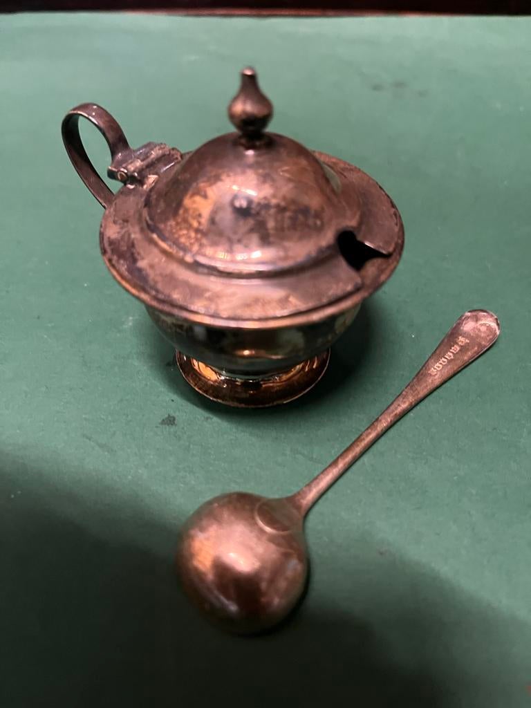 Zilveren Mosterdpotje met Lepeltje. Binnenglas kobaltblauw, Antiek en Kunst, Ophalen of Verzenden, Zilver