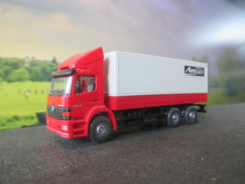 Mercedes Benz Atego 2528 - Wiking 562 Mercedes Promotiemodel, Ophalen of Verzenden, Zo goed als nieuw, Bus of Vrachtwagen, Wiking