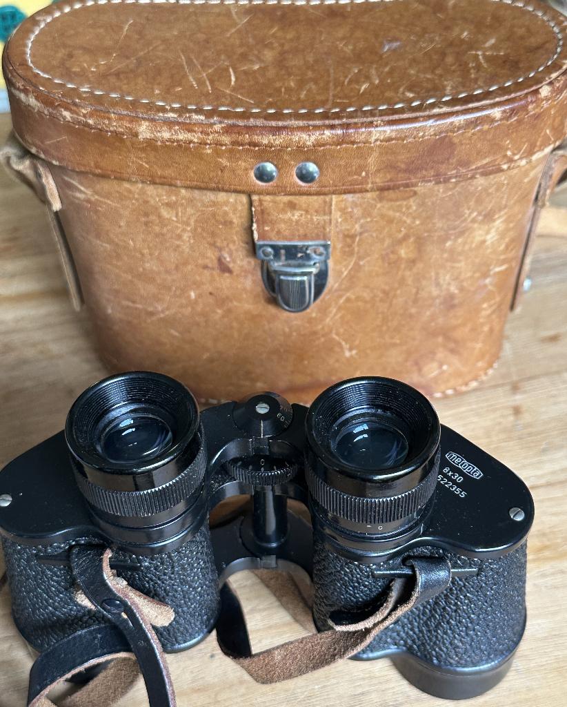 Meopta 8x30 kwaliteits verrekijker met lederen hoes + strap, Ophalen, Porro (met knik), Zo goed als nieuw, 8 tot 12x