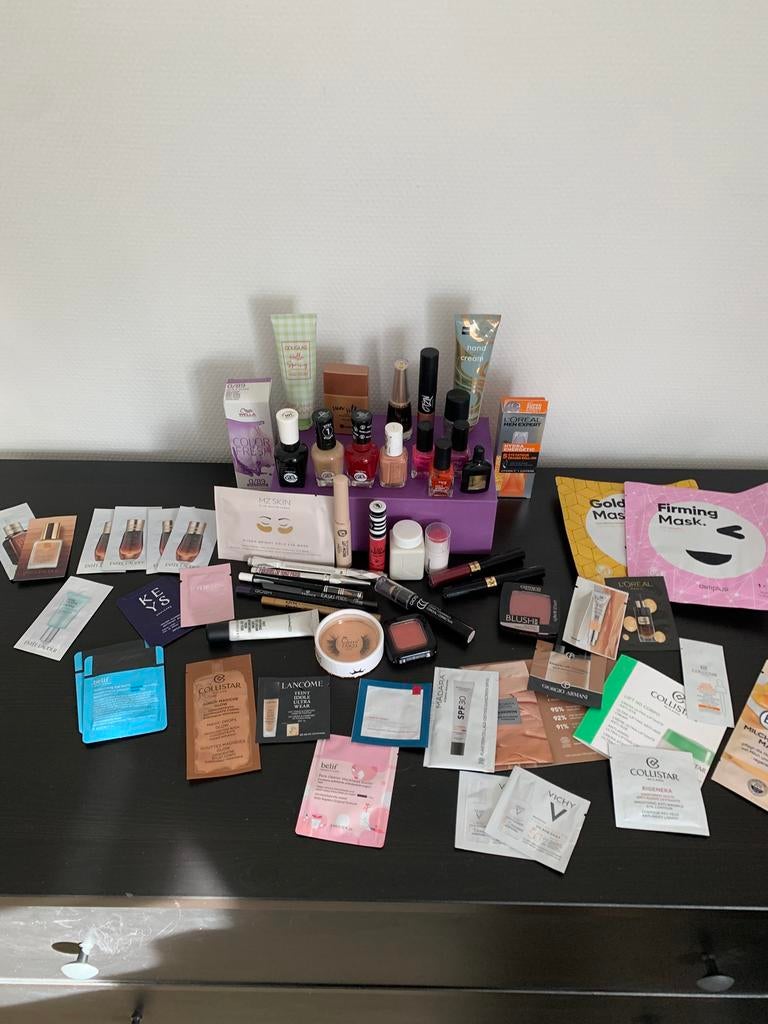 35 cosmetica produkten en 30 monstertjes proefjes, Ophalen of Verzenden