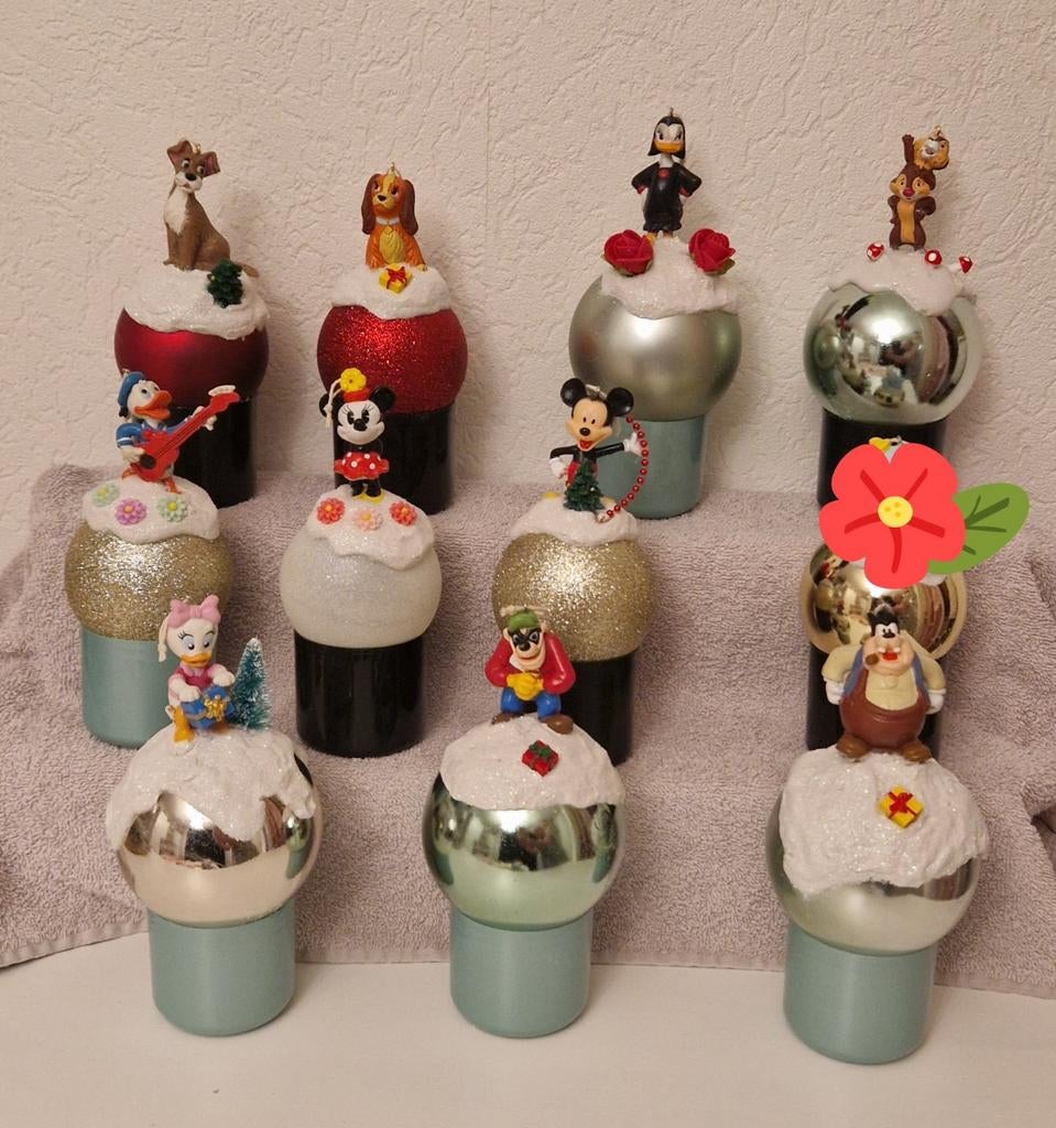 Verschillende kerstballen met o.a
prinsessen.
Tinkerbell., Diversen, Kerst, Nieuw, Ophalen of Verzenden