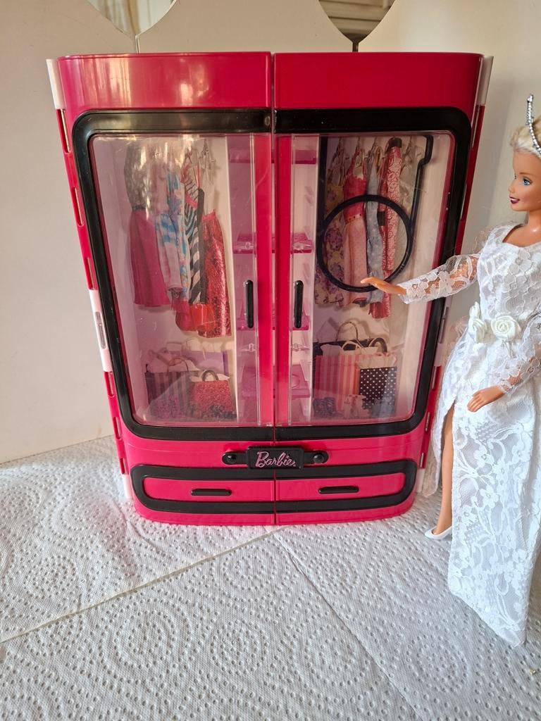 Barbie's kleding kast. ❤️, Verzamelen, Ophalen of Verzenden, Zo goed als nieuw, Kleertjes