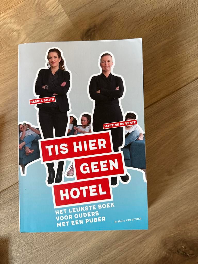Saskia Smith - Tis hier geen hotel, Ophalen of Verzenden, Zo goed als nieuw, Saskia Smith; Martine de Vente