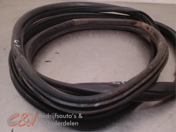 Portierrubber 2Deurs links van een Ford Transit Custom, Gebruikt, -, -, Ophalen of Verzenden