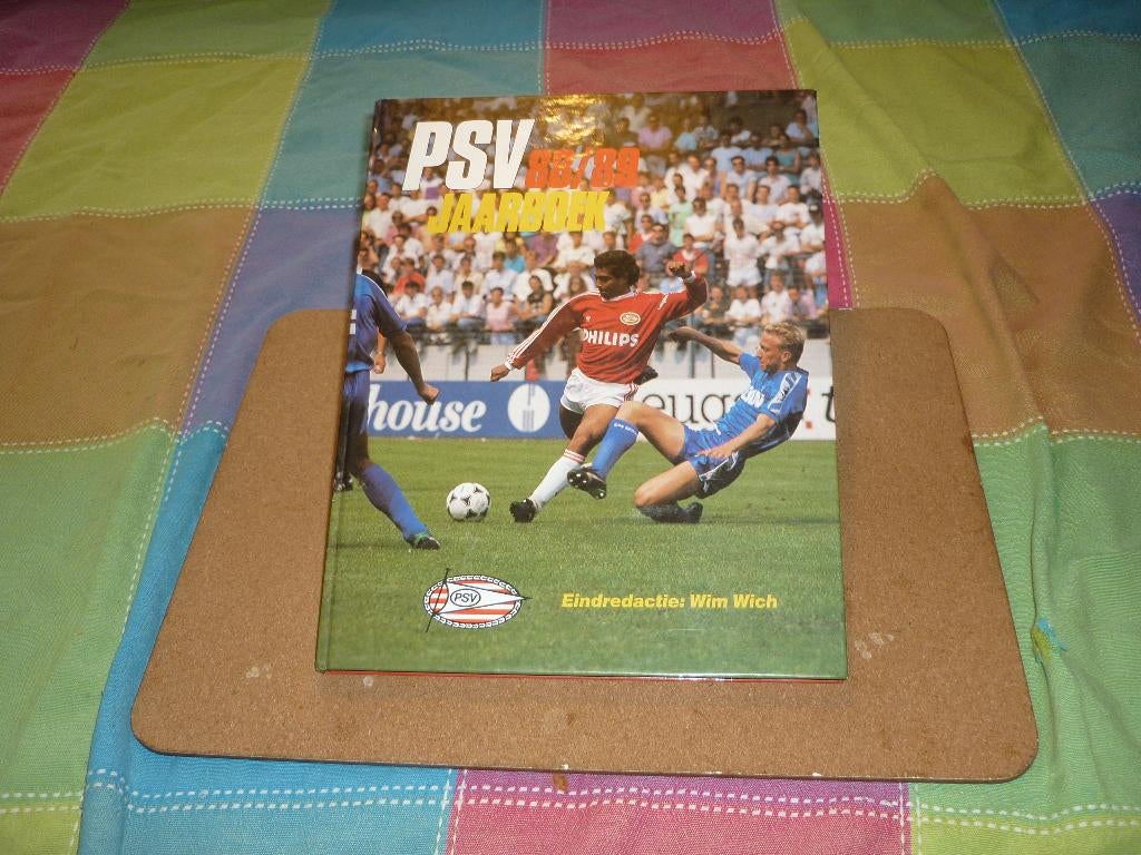 PSV '88 / '89 JAARBOEK IN ZEER GOEDE EN MOOIE STAAT, Ophalen of Verzenden, Zo goed als nieuw, PSV, Boek of Tijdschrift