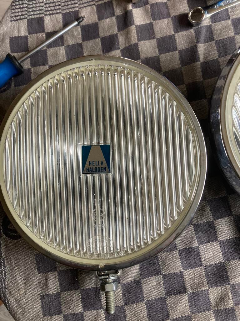 Oldtimer 2 Hella witte mistlampen type 192 met covers, Ophalen of Verzenden, Gebruikt