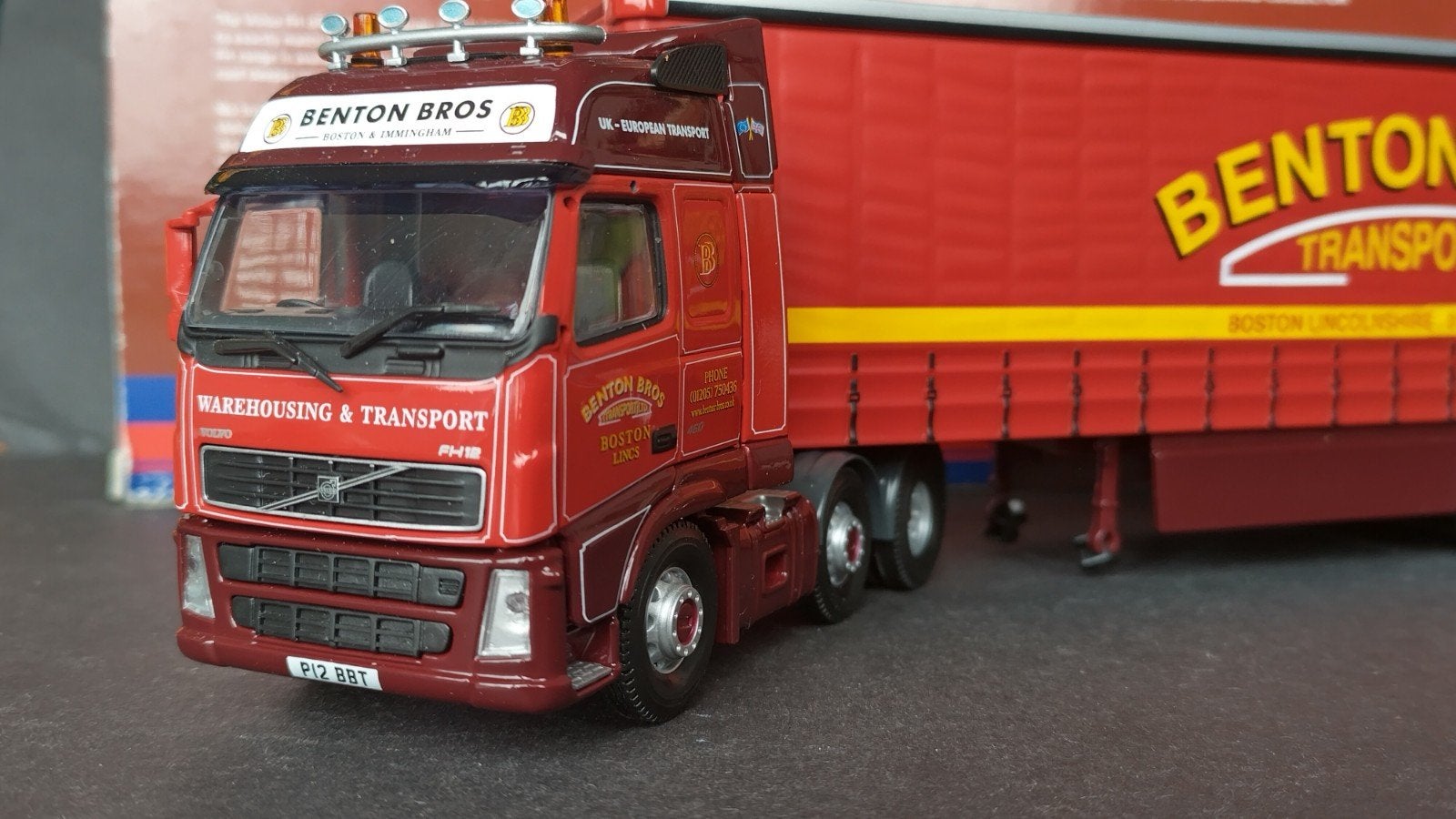 Volvo FH Curtainside Trailer Benton Bros 1:50 Corgi Pol, Corgi, Corgi, ., Ophalen of Verzenden