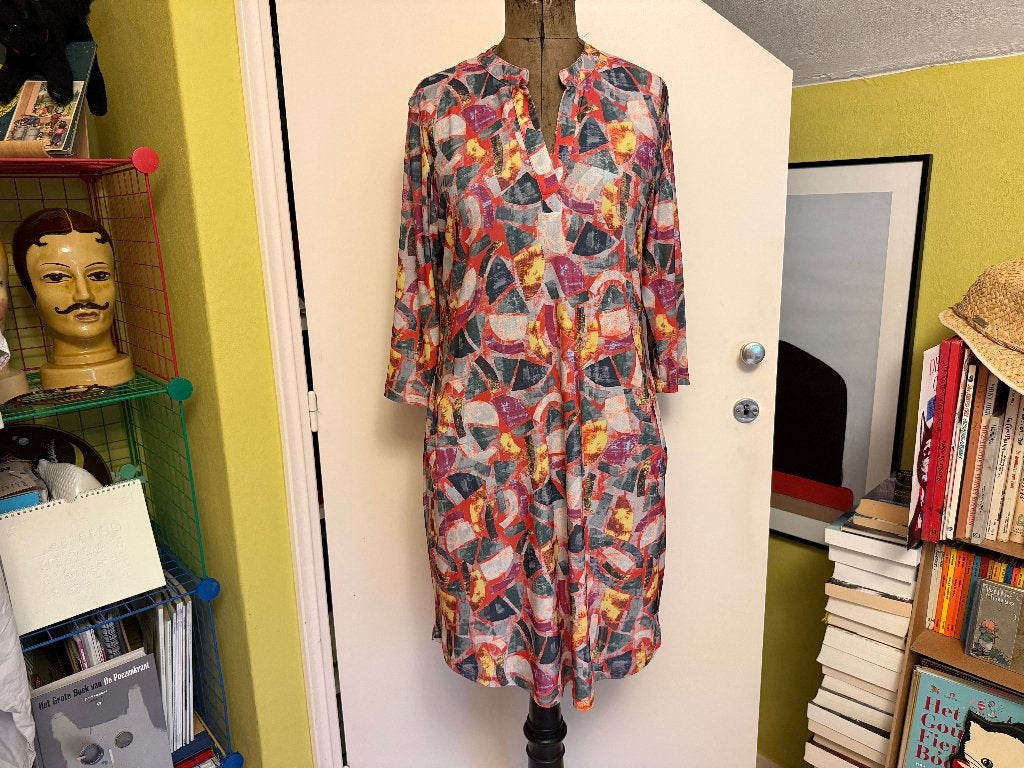 Triple Nine jurk Maat XL = 42, Kleding | Dames, Jurken, Zo goed als nieuw, Maat 42/44 (L), Meerkleurig, Onder de knie, Verzenden