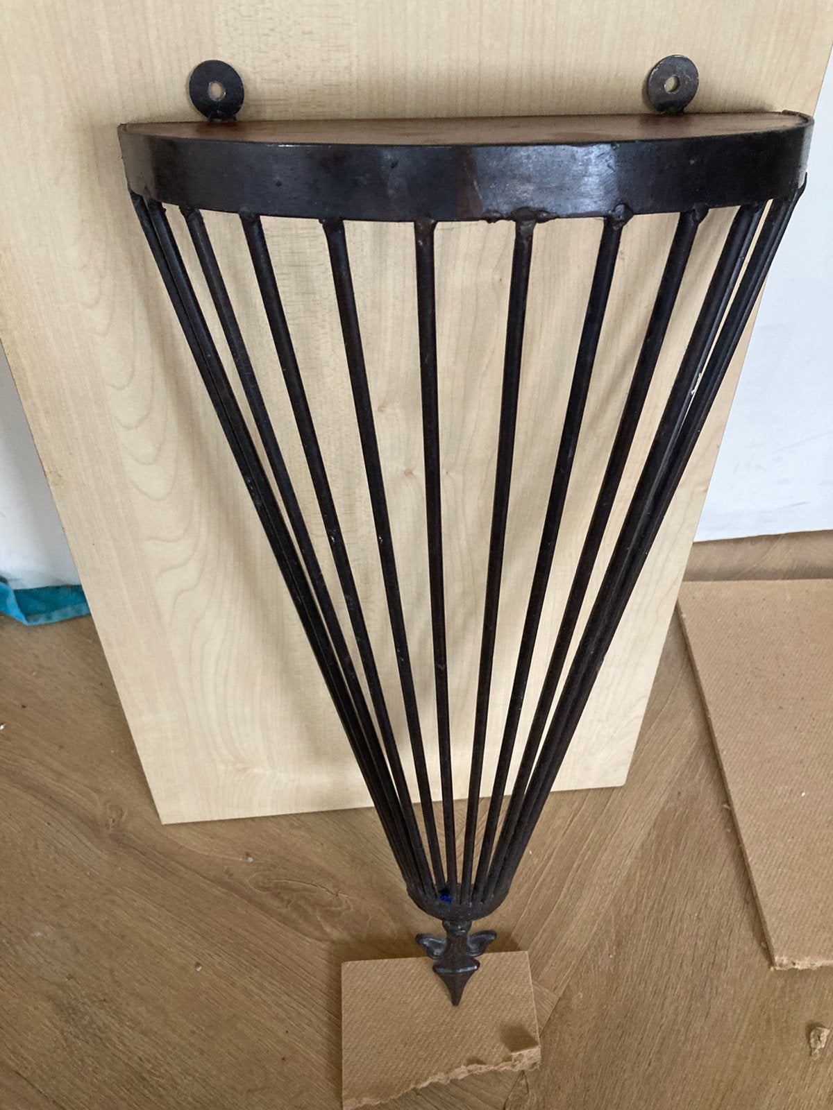 Decoratieve gietijzeren wandplank met houten plank, Ophalen of Verzenden, Zo goed als nieuw