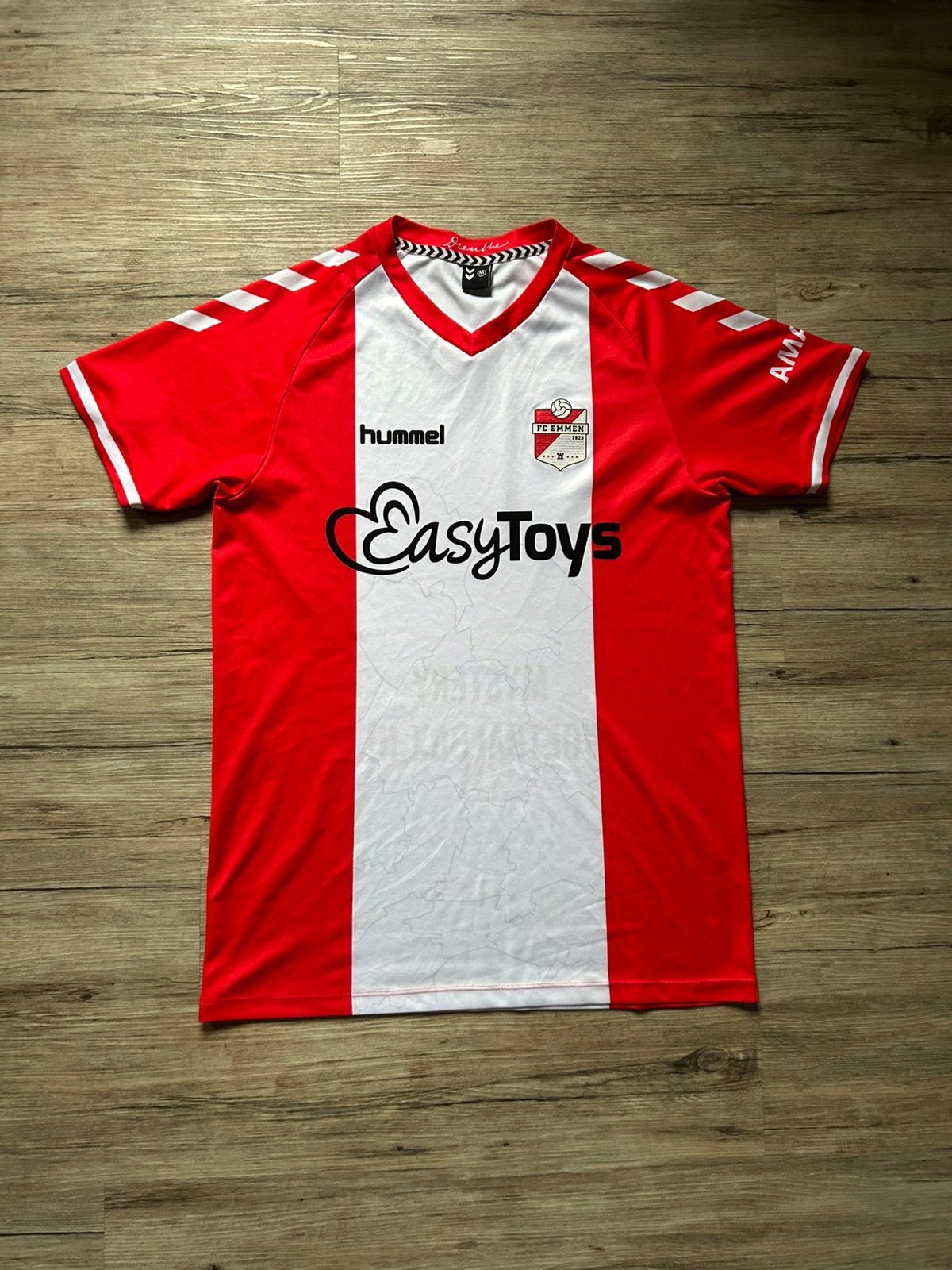 Origineel FC Emmen Thuisshirt 22/23 - Maat M, Sport en Fitness, Voetbal, Maat M, Ophalen of Verzenden, Zo goed als nieuw, Shirt