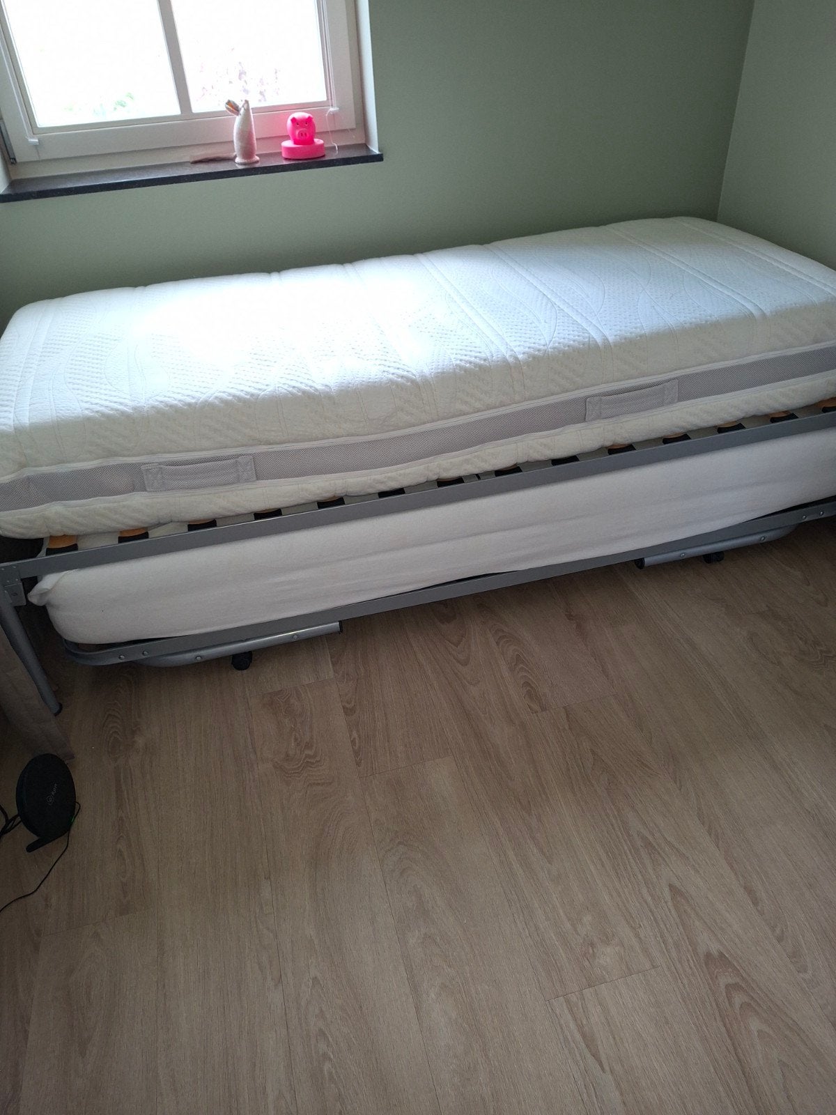 2x eenpersoons opklapbed  zonder matrassen, Ophalen, 90 cm, Eenpersoons, Zo goed als nieuw