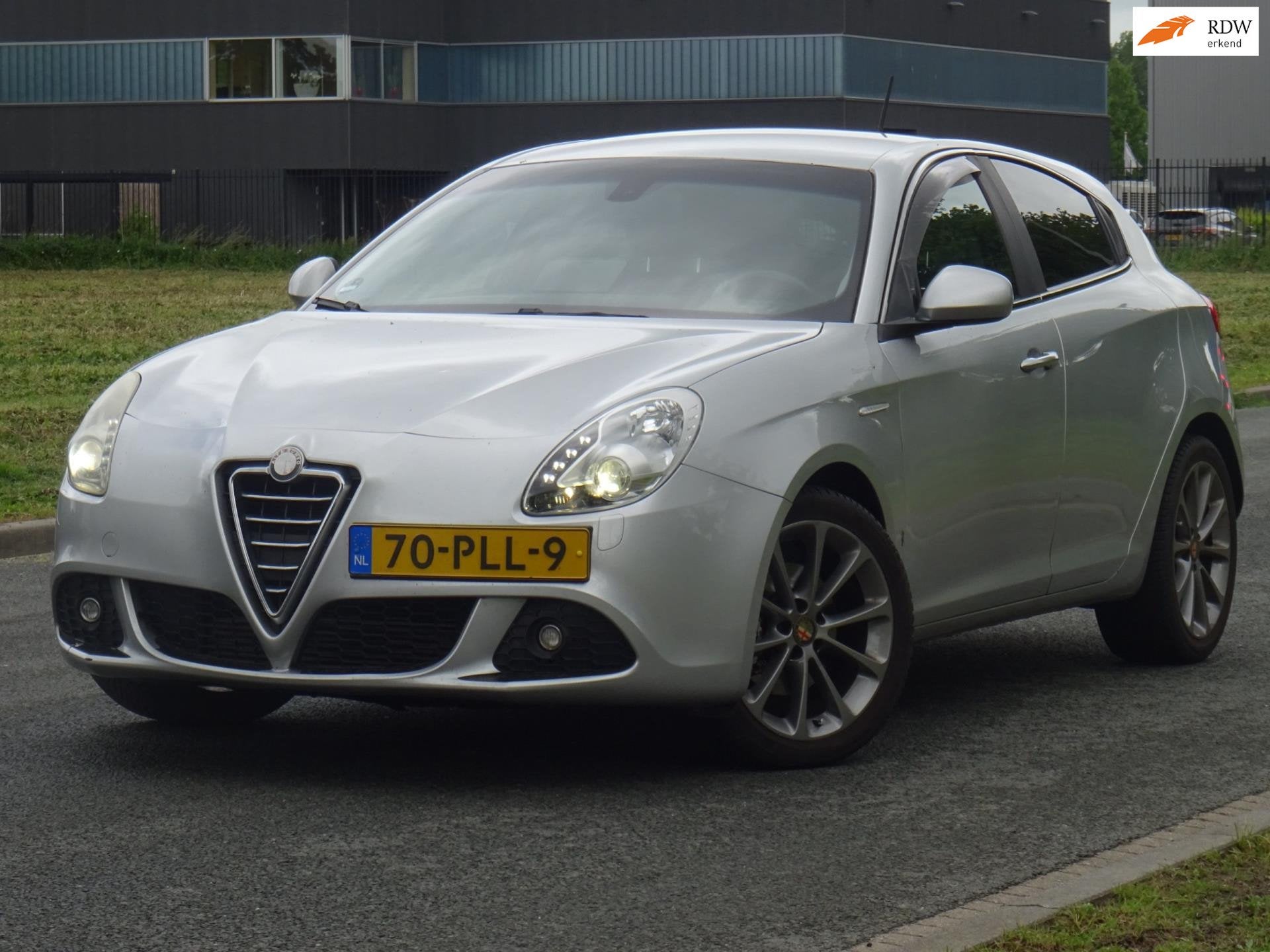 Alfa Romeo Giulietta 1.4 T Distinctive CLIMA/CRUISE/PDC/APK, Auto's, Voorwielaandrijving, Euro 5, Gebruikt, 4 cilinders