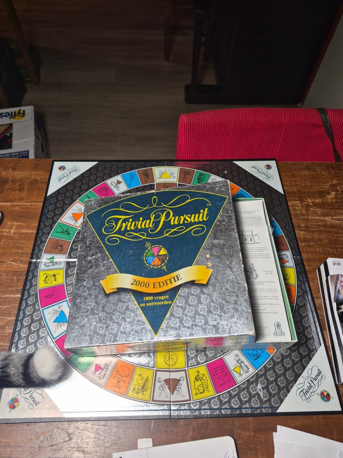 Trivial Pursuit 2000 Editie - Compleet Gezelschapsspel, Hobby en Vrije tijd, Gezelschapsspellen | Bordspellen, Vijf spelers of meer