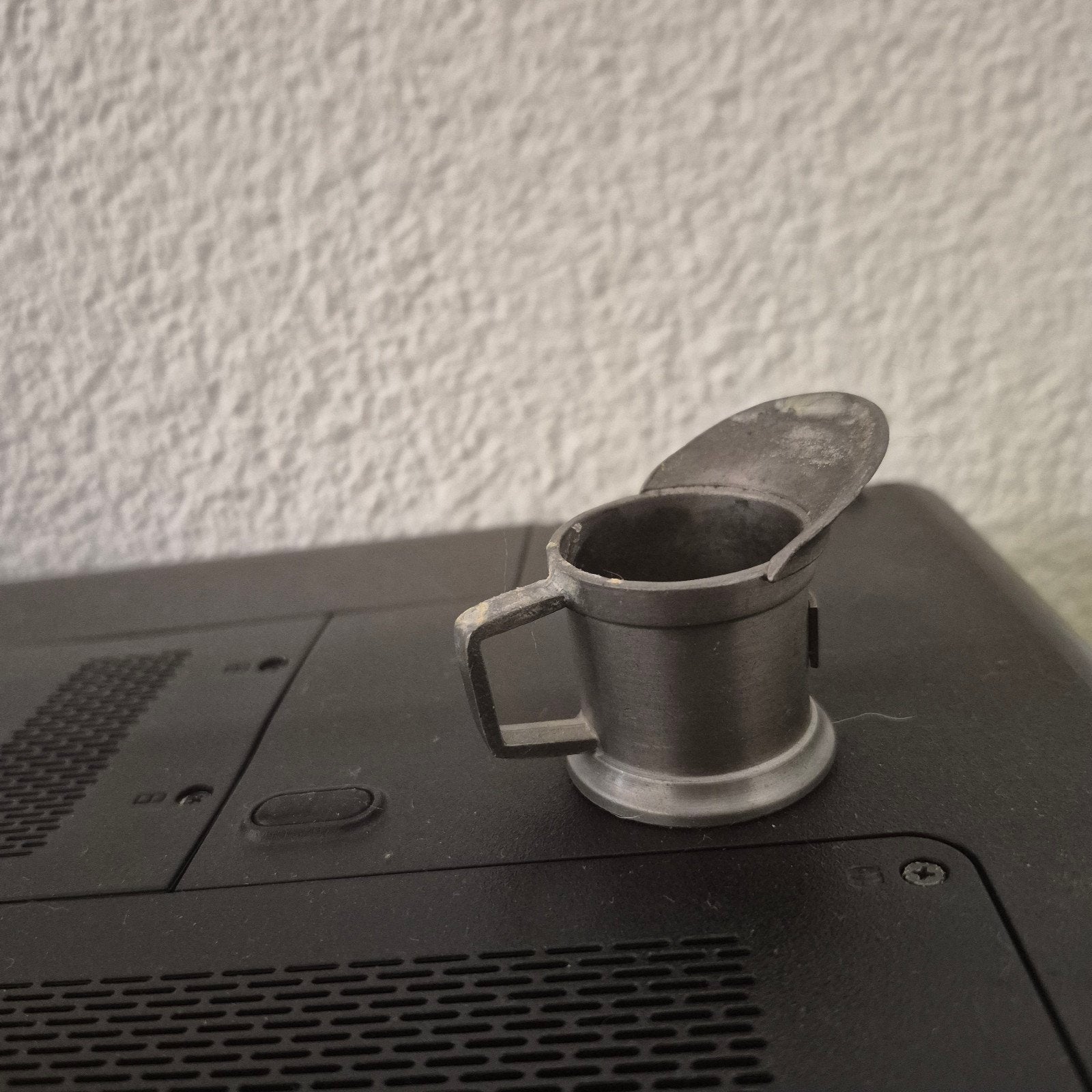 Antieke tinnen miniatuur bierpul met deksel, Ophalen
