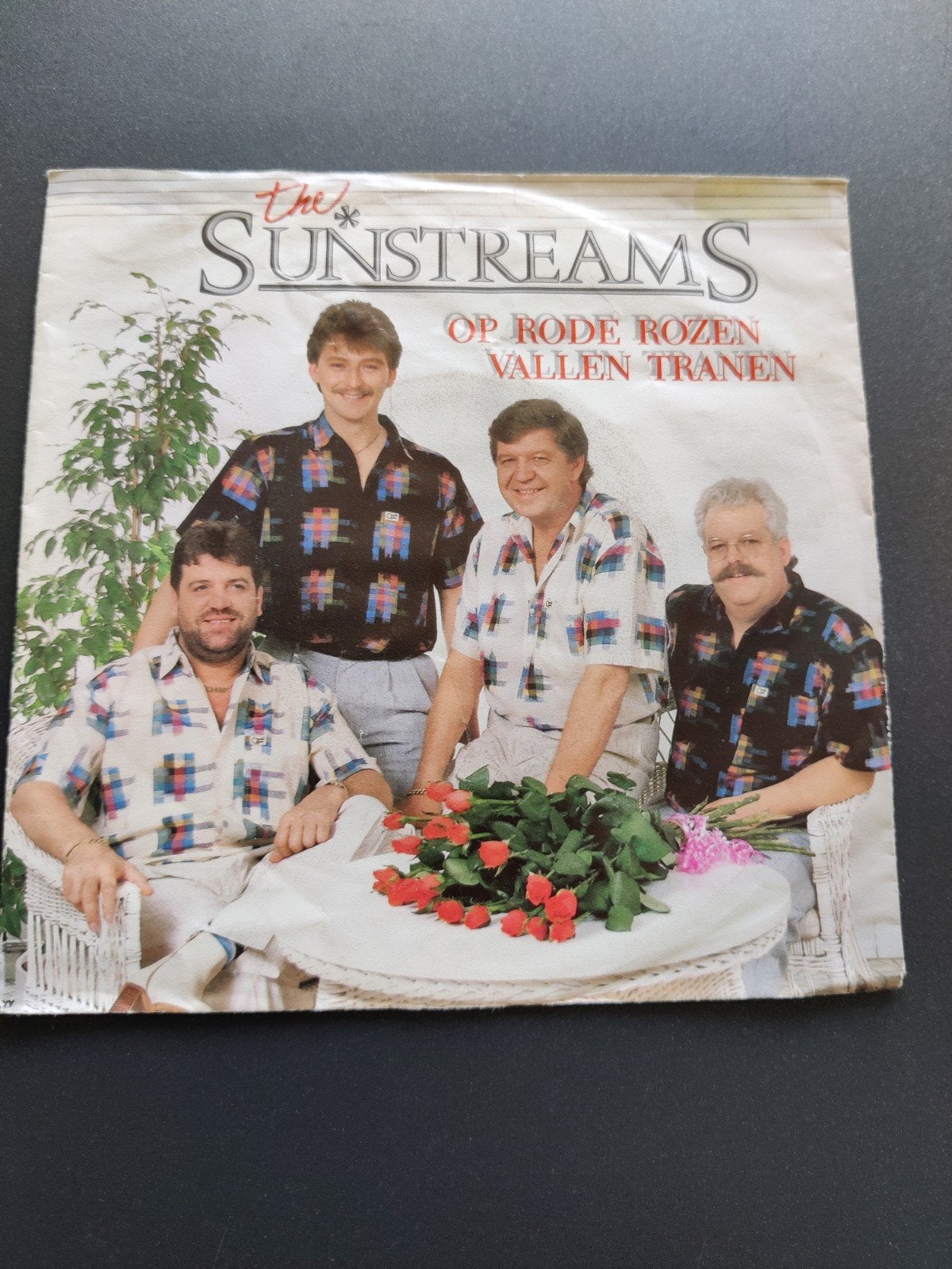 The Sunstreams - Op rode rozen vallen tranen / Geef me al jo, Ophalen of Verzenden, Zo goed als nieuw, Overige formaten, Levenslied of Smartlap