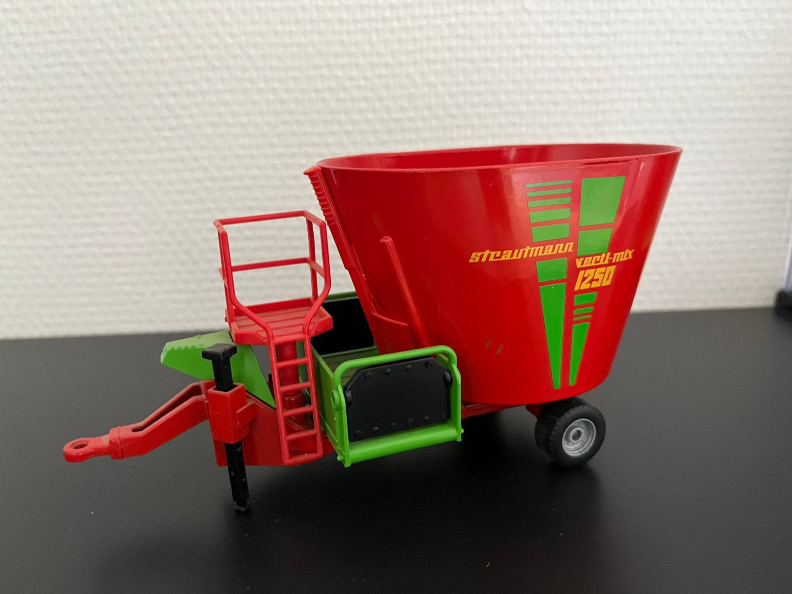 Strautmann voermengwagen siku 1:32, Hobby en Vrije tijd, Modelauto's | 1:32, Ophalen of Verzenden, Zo goed als nieuw, Tractor of Landbouw