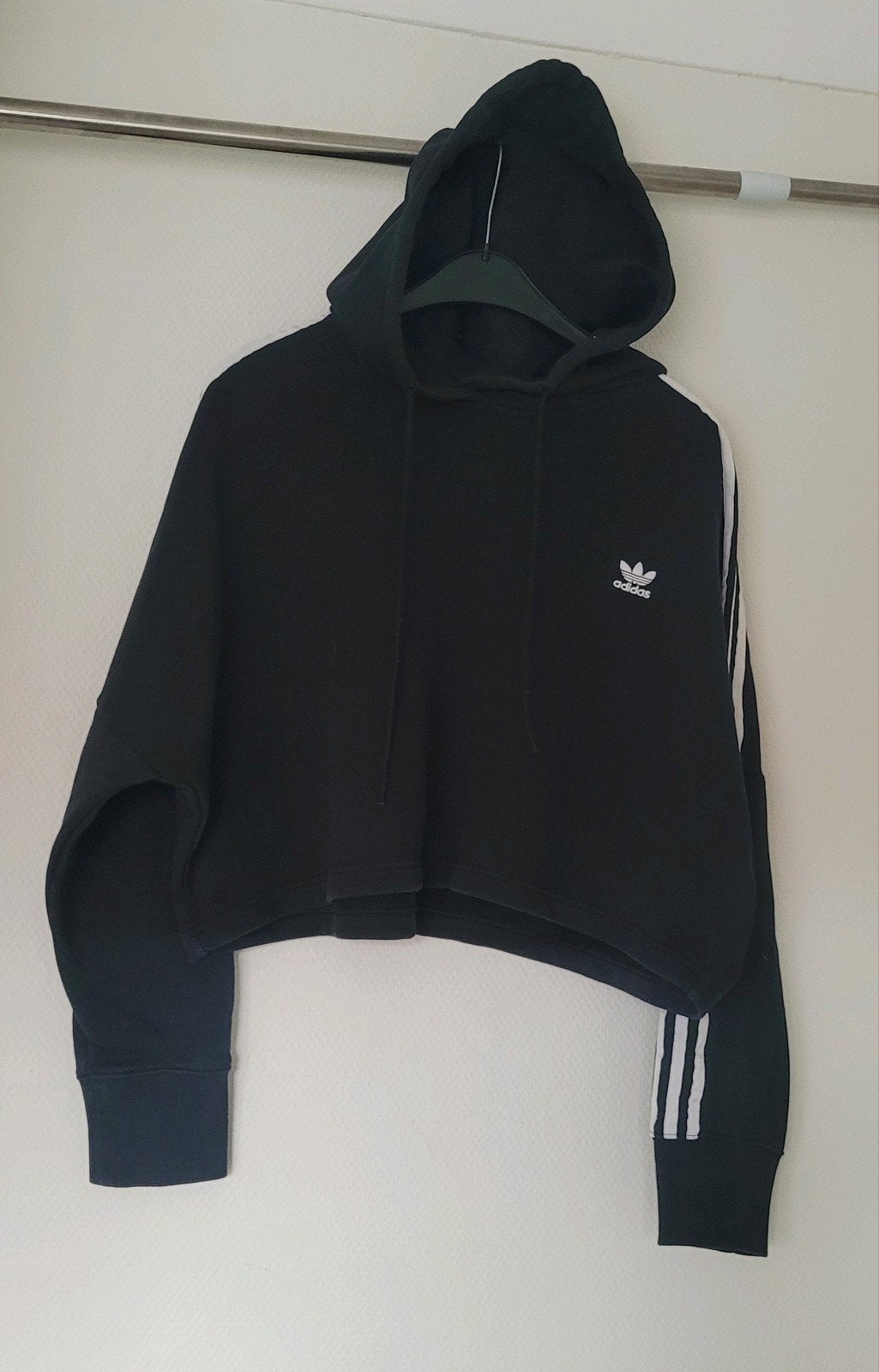 Adidas Cropped korte Hoodie Zwart 40, 42, 44, Adidas, Zwart, Maat 42/44 (L), Ophalen of Verzenden