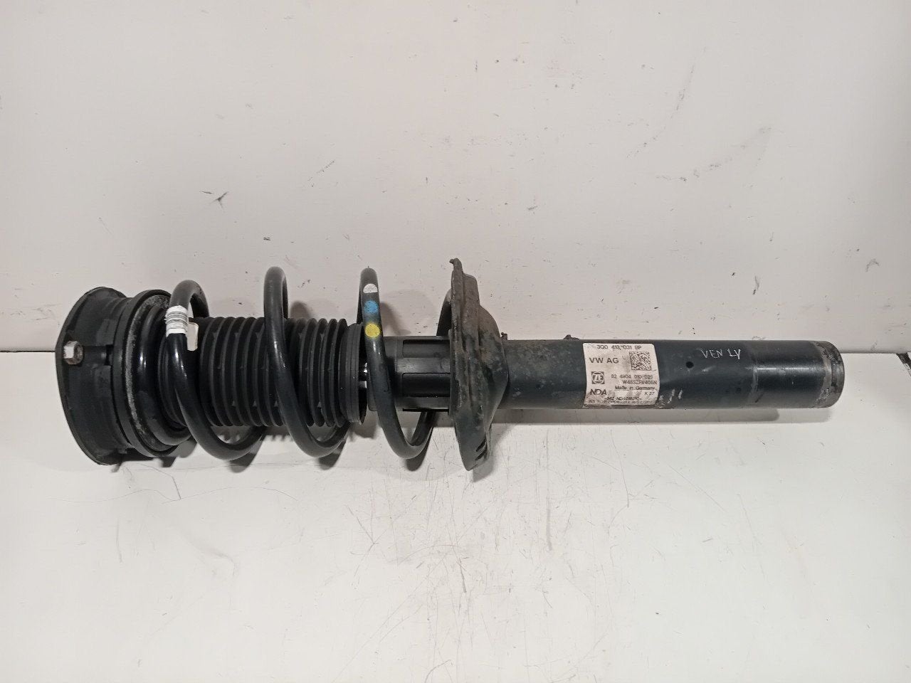 Veerpoot links voor Volkswagen Passat, Auto-onderdelen, Onderdelen@venauto.nl, Van der Ven Autorecycling B.V., Gebruikt, Ettenseweg 76, 4706 PB Roosendaal, The Netherlands