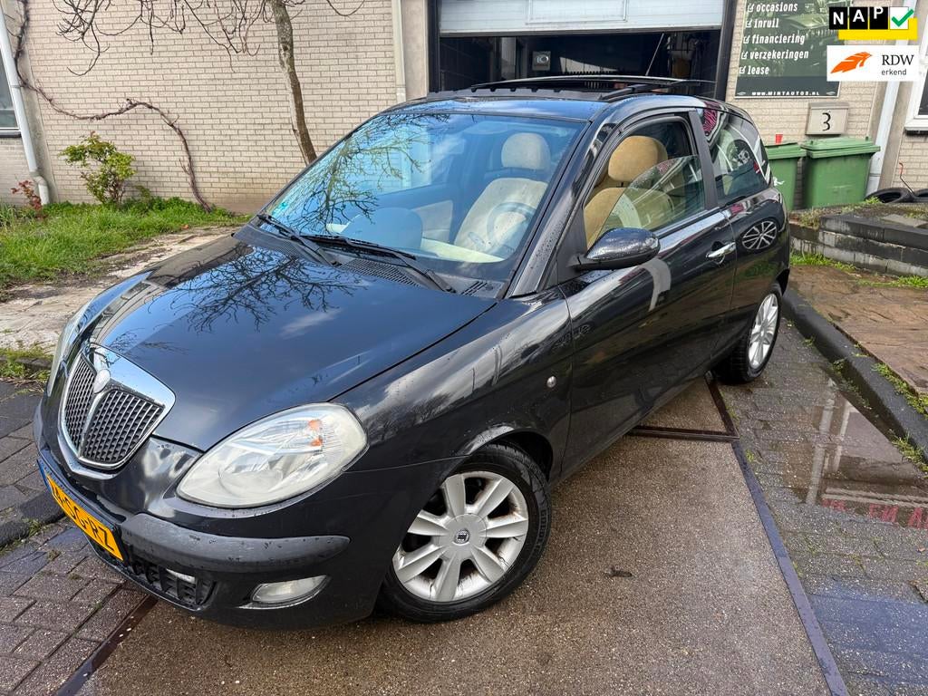 Lancia Ypsilon 1.2-16V Platino Apk/Airco/Pano/2.Sleutel/Boek, Auto's, Lancia, Voorwielaandrijving, Gebruikt, 4 cilinders, 400 kg