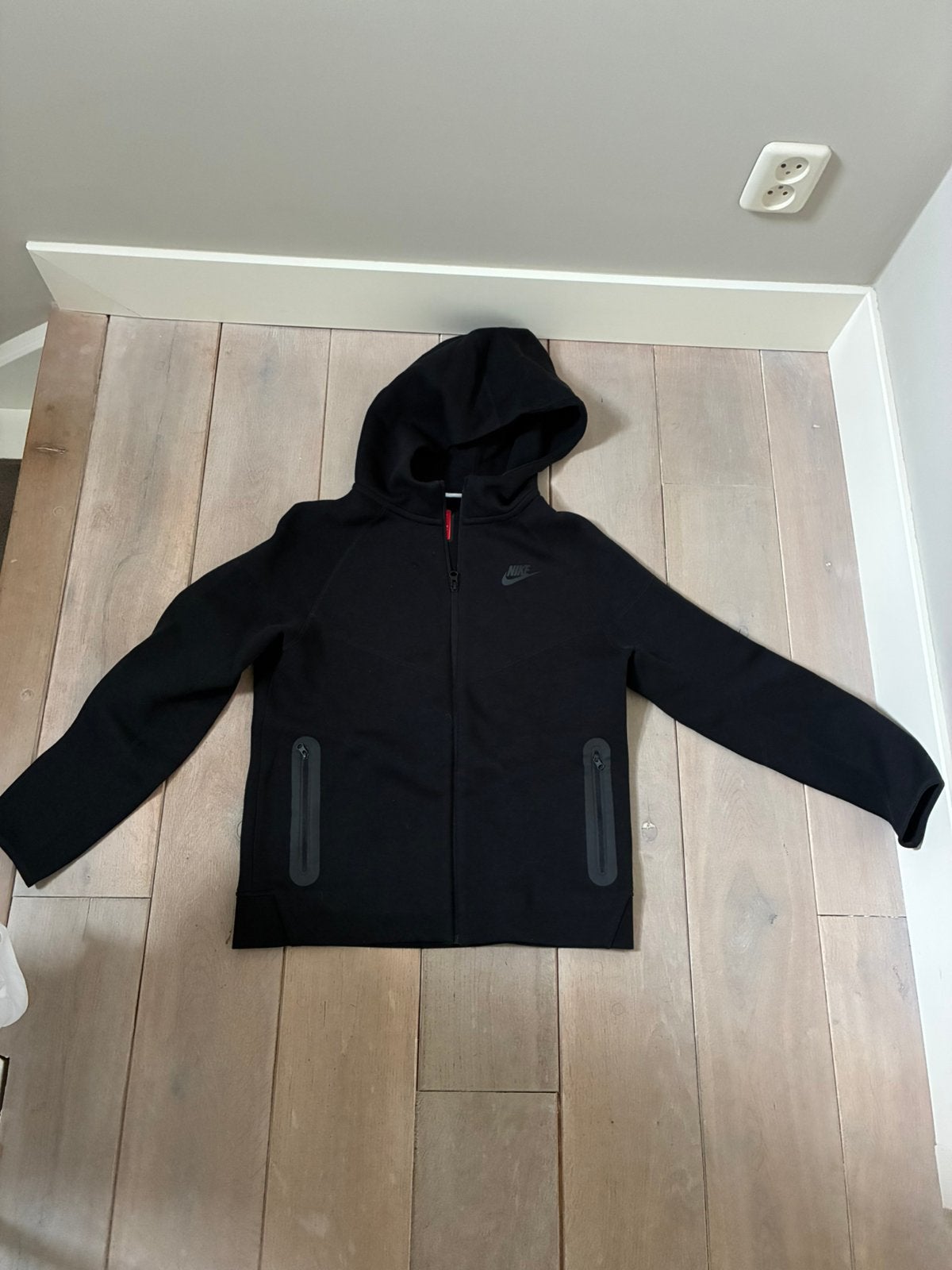 Nike Tech hoodie zwart (150-170), Ophalen of Verzenden, Gebruikt, Jongen, Trui of Vest