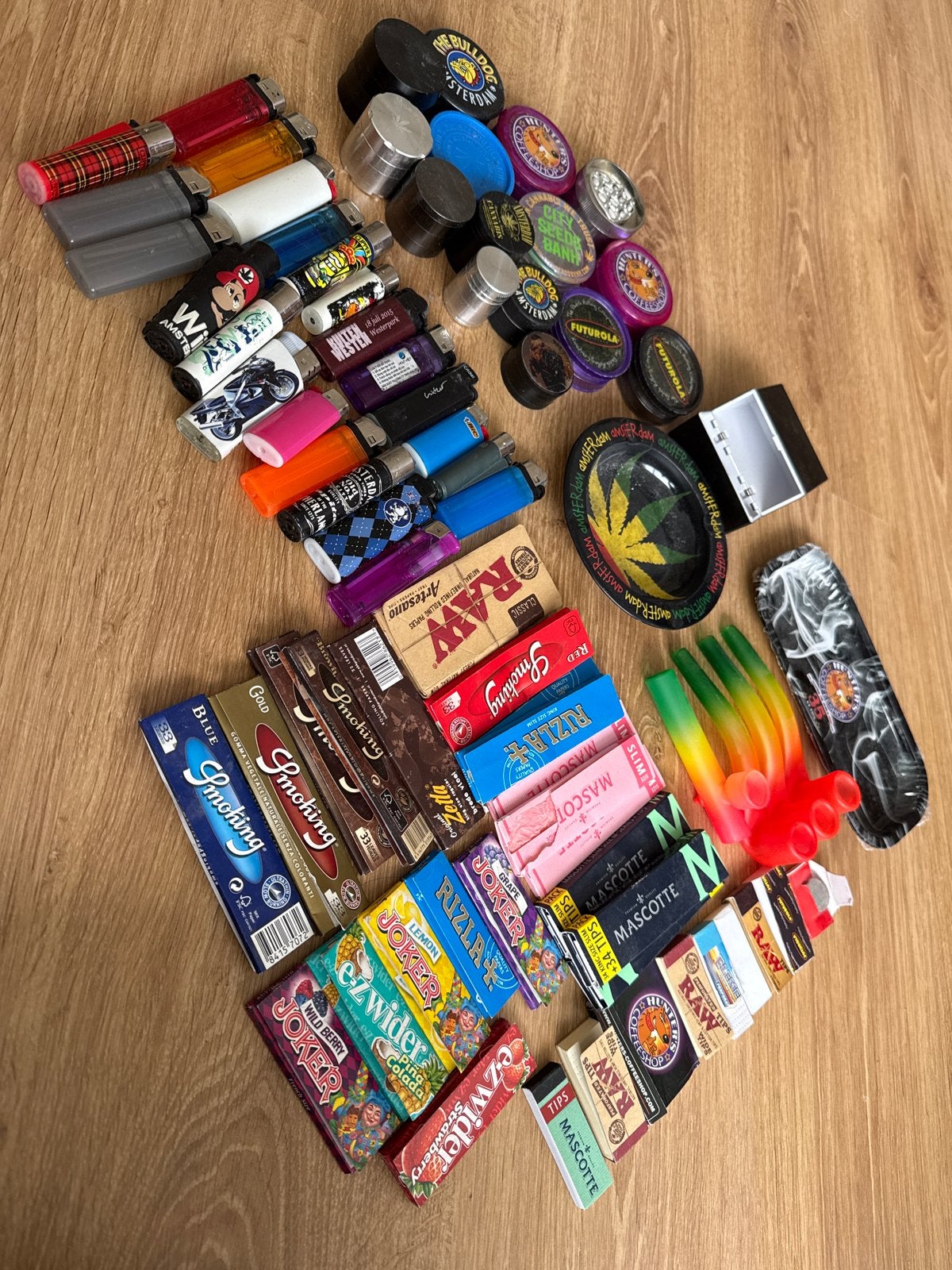 Grote collectie aanstekers, grinders, vloeitjes en meer, Ophalen, Gebruikt, Overige typen
