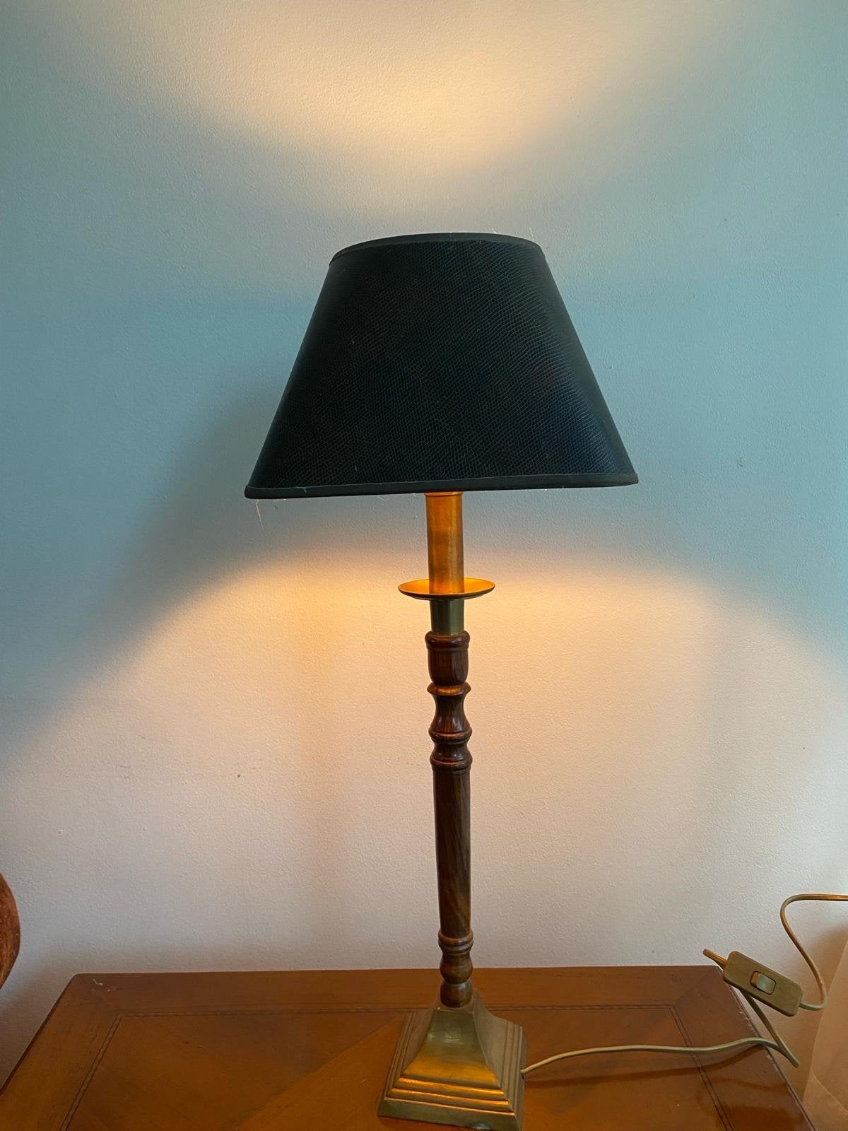 Vintage Tafellamp met Gedraaid Hout en Messing Details, Ophalen