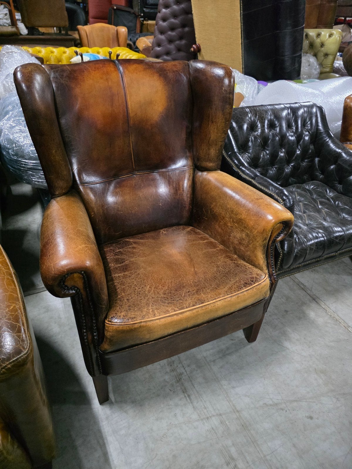 Vintage schapenleren oor fauteuil - Chesterfield Stijl