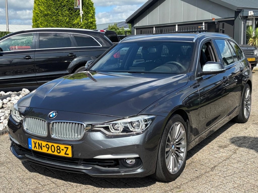 BMW 3 Serie Touring 318i Luxury Automaat 2019 Leer NL Auto, Automaat, 136 pk, Gebruikt, Euro 6
