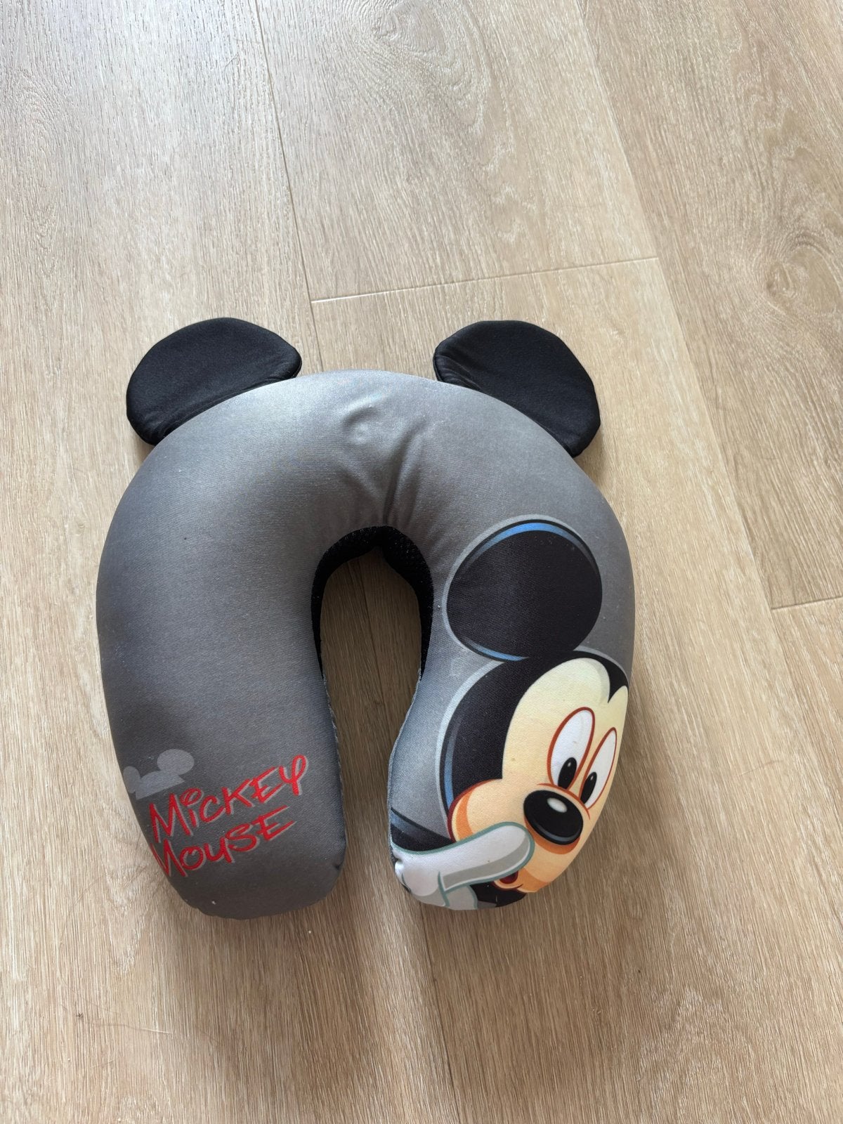 Mickey Mouse nekkussen (kind), Ophalen of Verzenden, Zo goed als nieuw, Grijs, Textiel