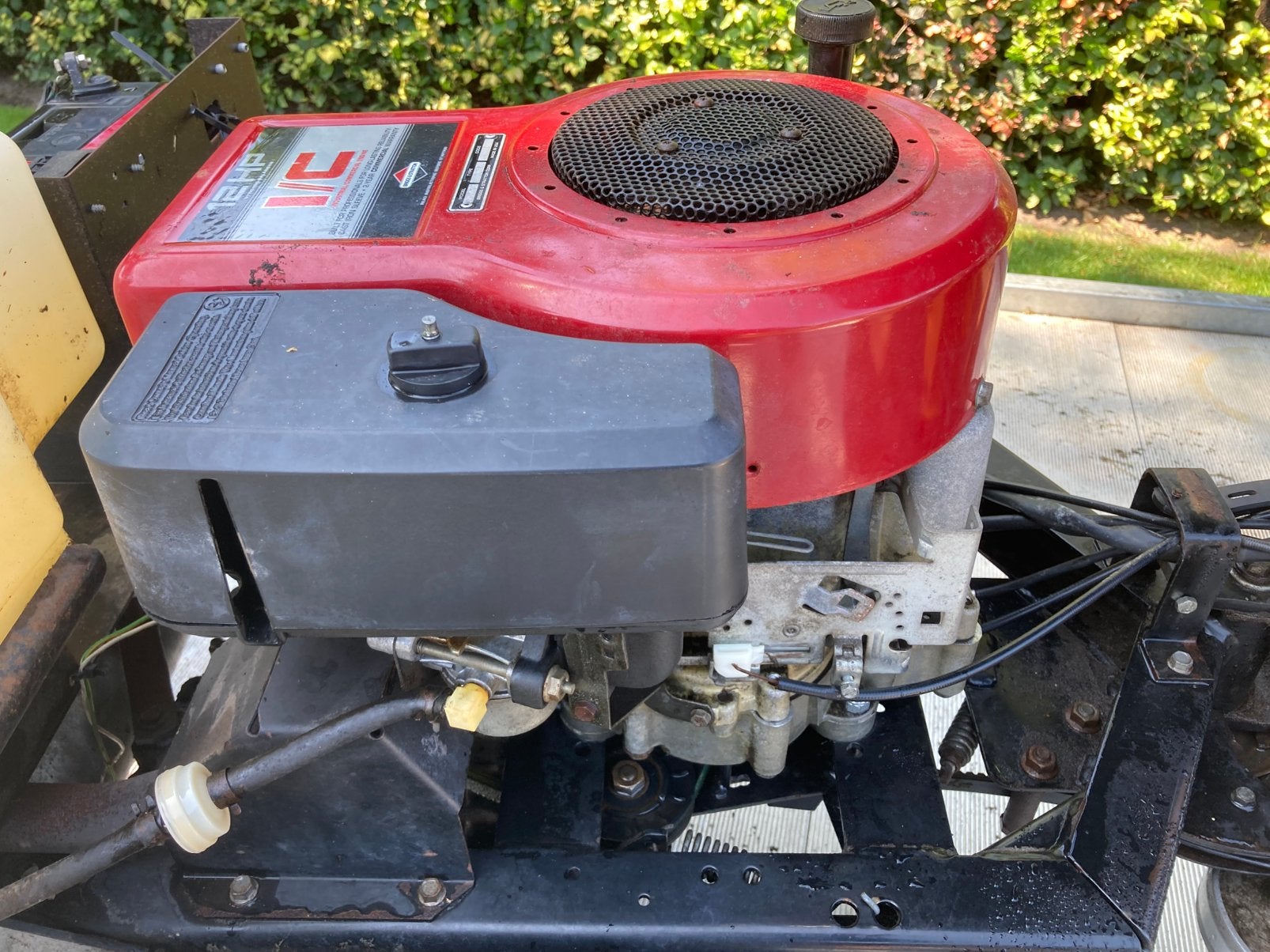 Brigss&Stratton Zitmaaier motor 12 pk, Ophalen, Gebruikt