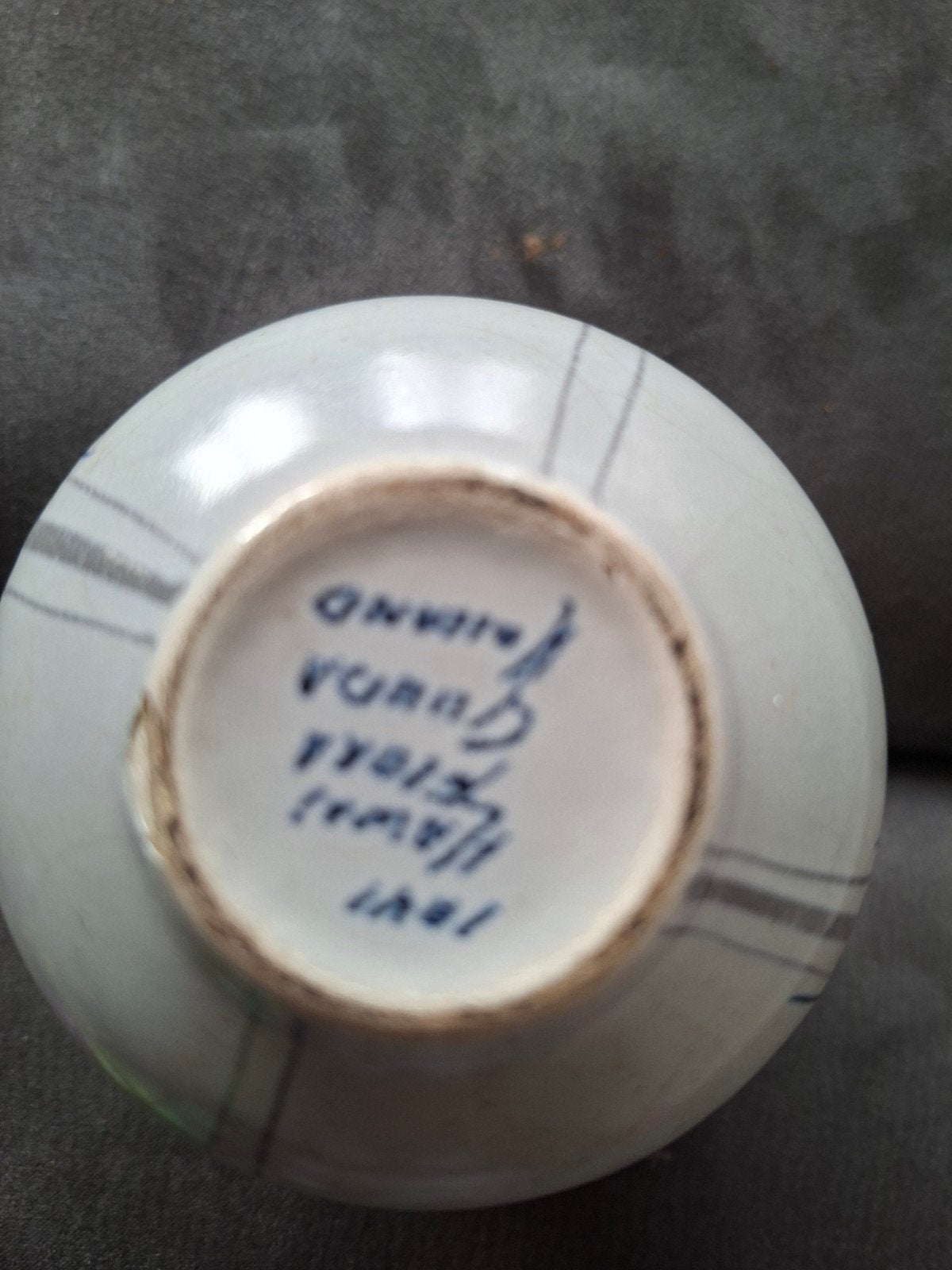 Vintage Gouda aardewerk vaasje, handbeschilderd 1941, Antiek en Kunst, Ophalen of Verzenden