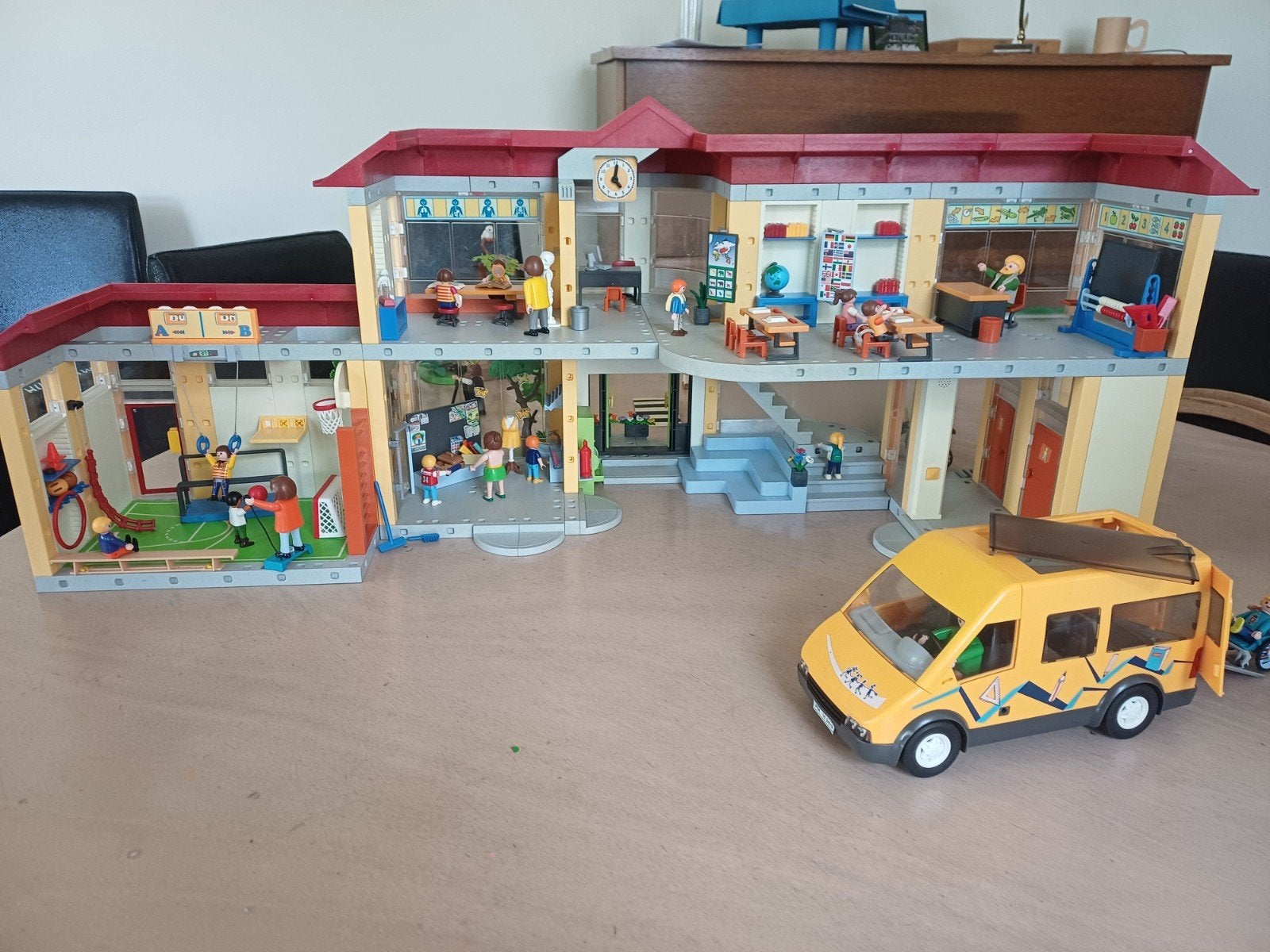 Playmobil School met schoolbus, gymzaal en veel extra's, Kinderen en Baby's, Speelgoed | Playmobil, Ophalen, Gebruikt, Complete set