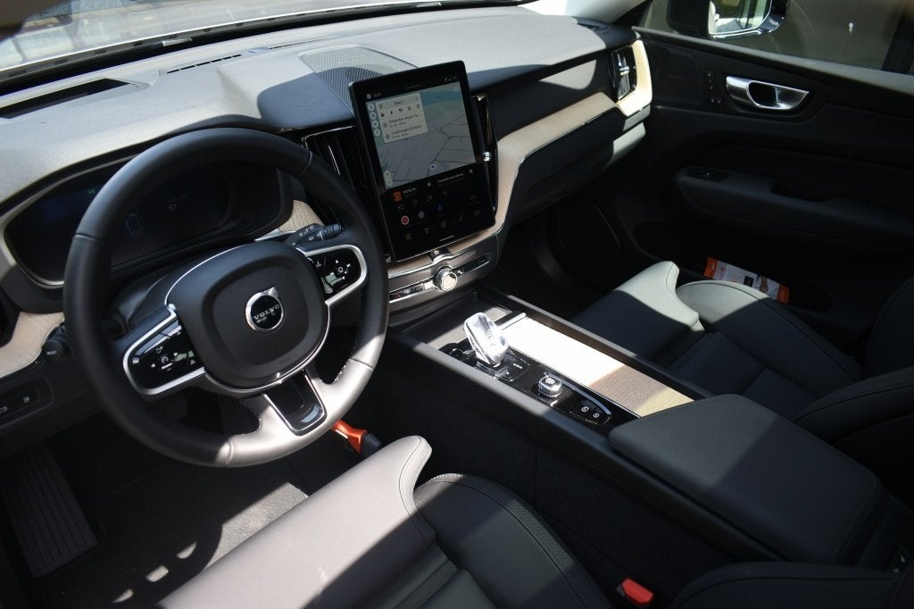Volvo XC60 T6 350pk AWD Plus Dark FACELIFT | Premium | Trekh, Auto's, Automaat, Gebruikt, 4 cilinders, 24 maanden