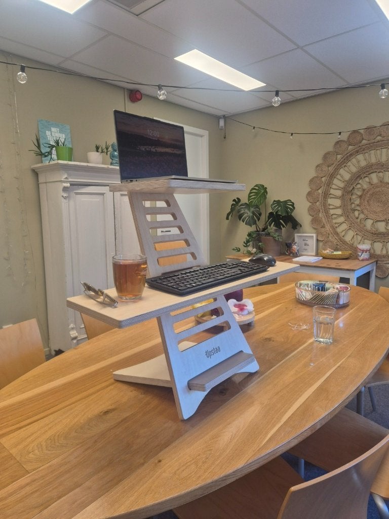 Twee Upstaa (Berken XL) design standaards, Ophalen, Zo goed als nieuw, Upstaa, In hoogte verstelbaar