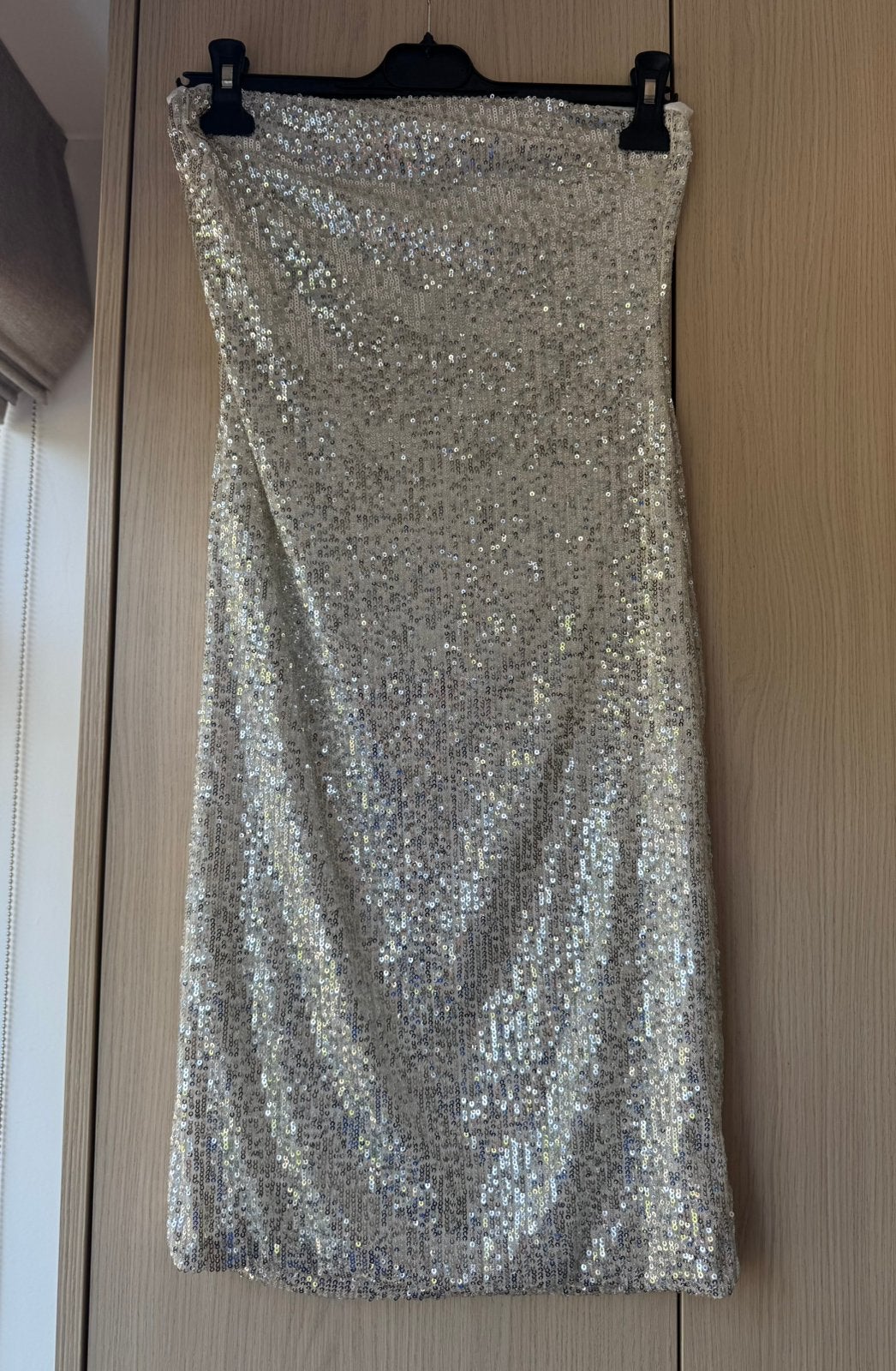 Badeau Glitter Jurk Dames By Kie, Kleding | Dames, Jurken, Ophalen of Verzenden, Nieuw, Beige, Boven de knie