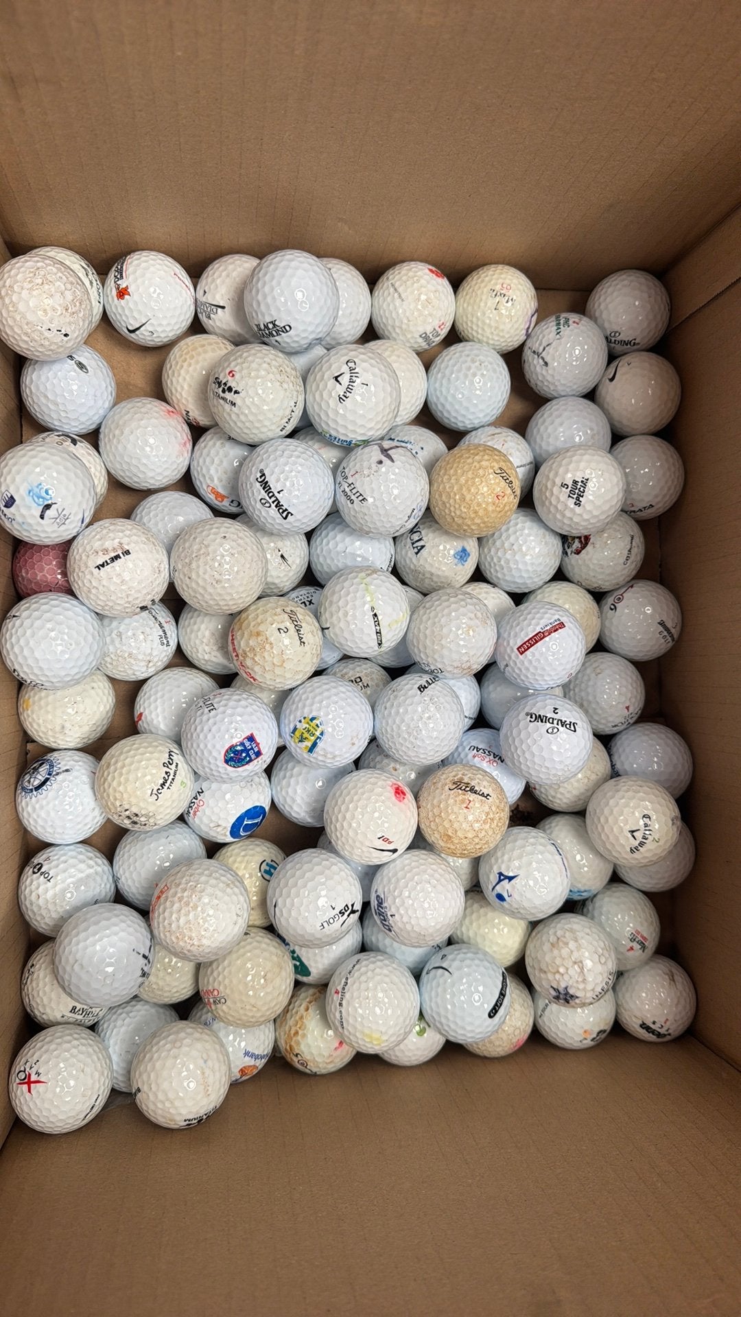 100 witte golfballen netjes, Sport en Fitness, Golf, Ophalen of Verzenden, Zo goed als nieuw, Bal(len)