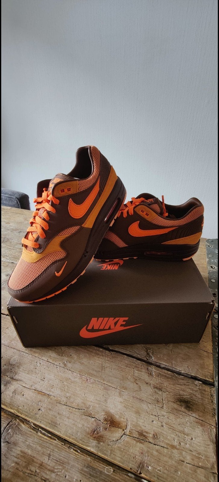 Nike Air Max 1 'kings day' WK Sneakers - Maat 41, Kleding | Heren, Schoenen, Ophalen of Verzenden, Nieuw, Bruin