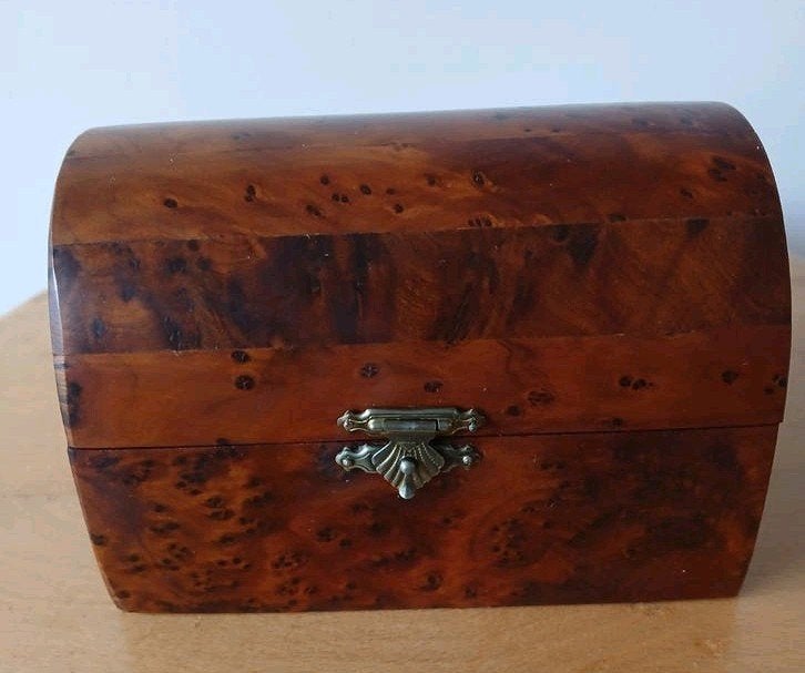 Vintage houten sieradendoosje van thuja-hout., Ophalen of Verzenden