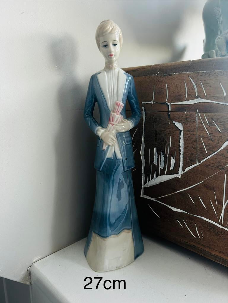 Beeldje dame in blauwe jurk, 27cm, Ophalen of Verzenden, Zo goed als nieuw, Mens