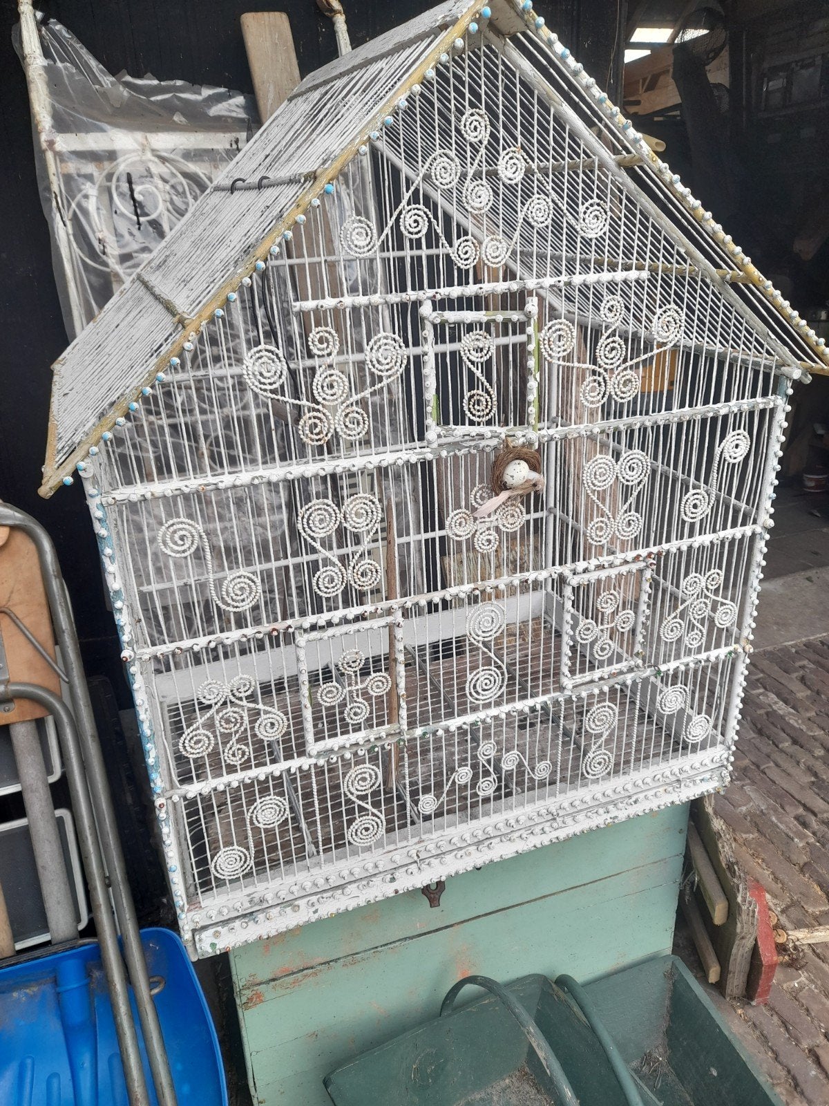 zeer grote oude vogelkooi, Ophalen