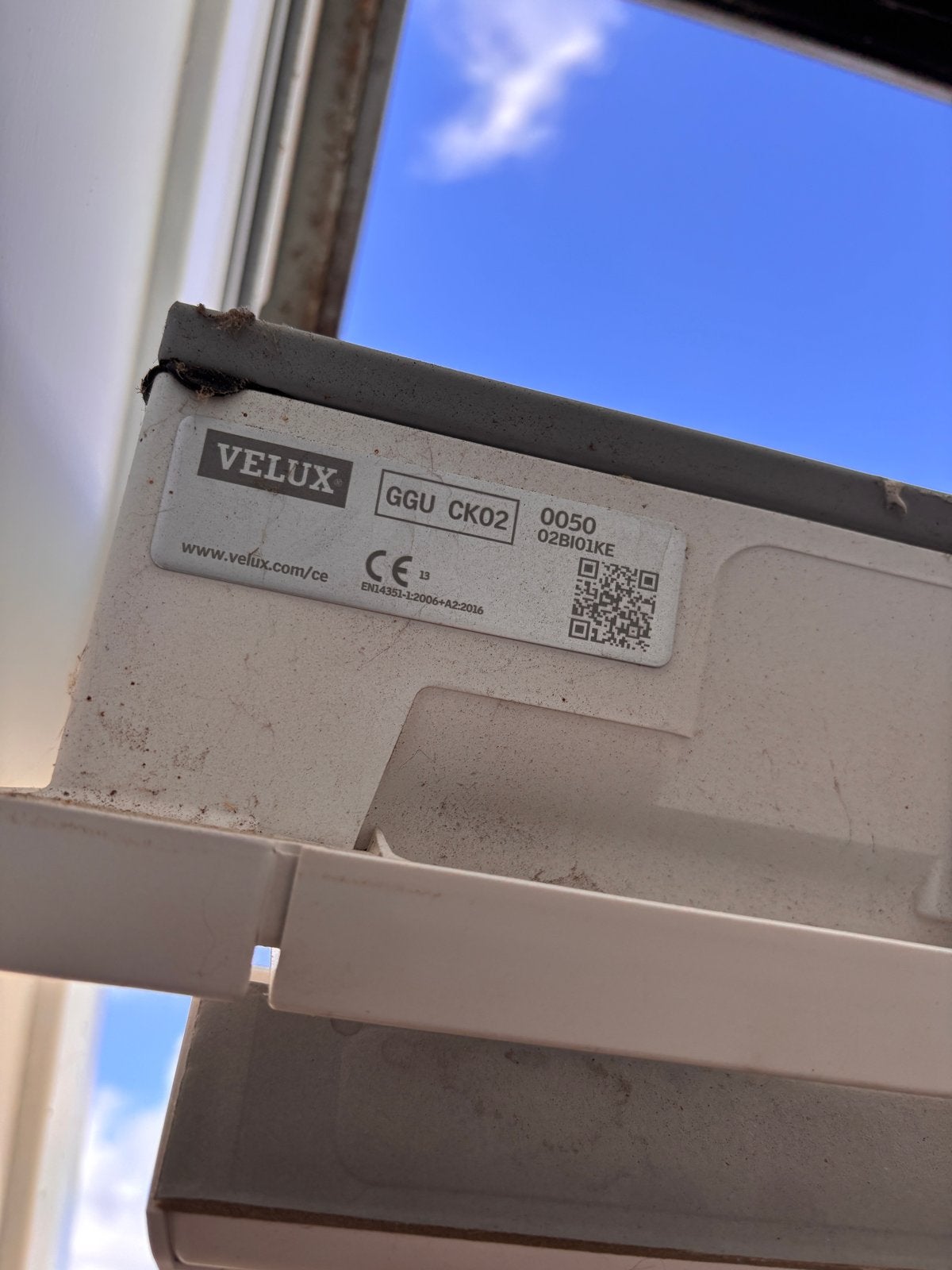 Velux Dakraam GGU CK02 - 8 jaar oud, wit kunstof van binnen, Ophalen, Gebruikt, Dakraam