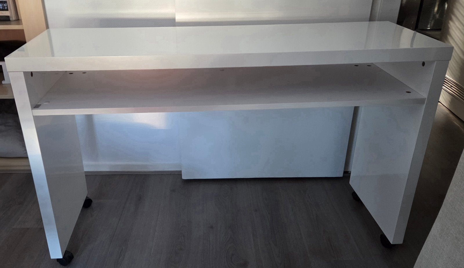 Wit bureau met wielen en opbergruimte, Ophalen, Gebruikt, Spaanplaat of MDF, Overige merken