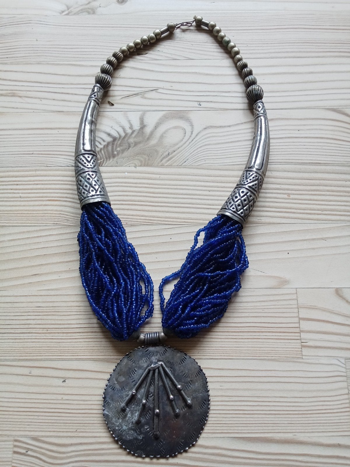 Vintage Zilverkleurige Ketting met Blauwe Kralen en Hanger, Met hanger, Blauw, Nieuw, Ophalen of Verzenden