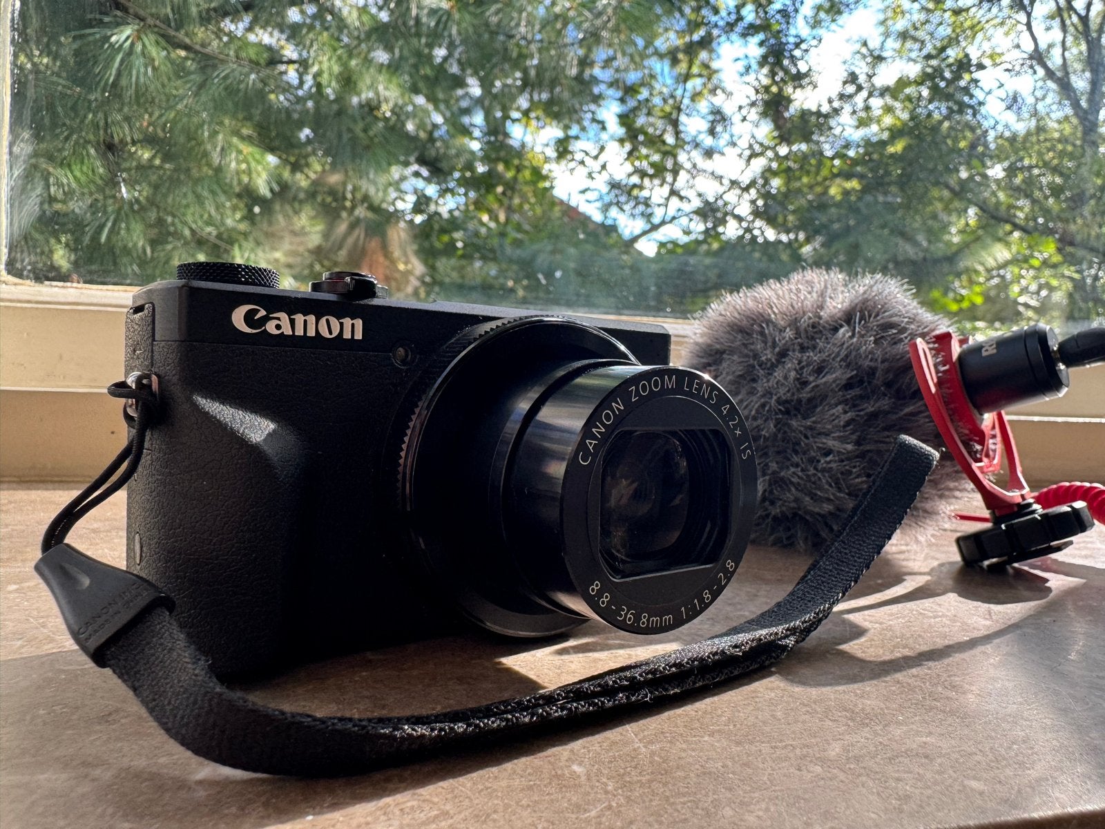 Foto 2 van Canon G7X Mark III Vlog Kit + Rode Microfoon
