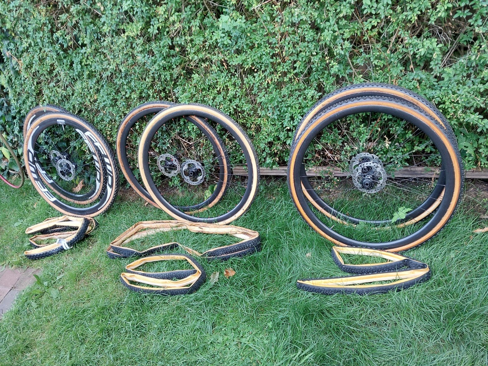 2 setjes tubewielen + tubes + reservetubes, Ophalen of Verzenden, Gebruikt